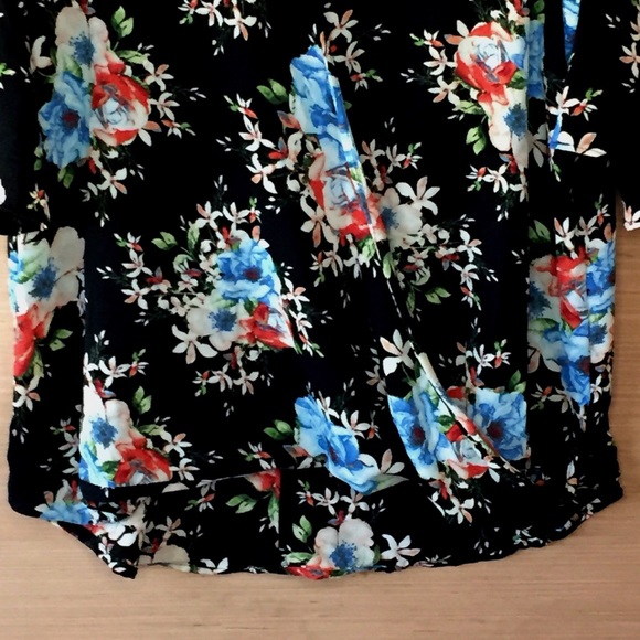 Bonded Floral Cross Over Hi Low Bell Sleeve Top 2X - Picture 5 of 7